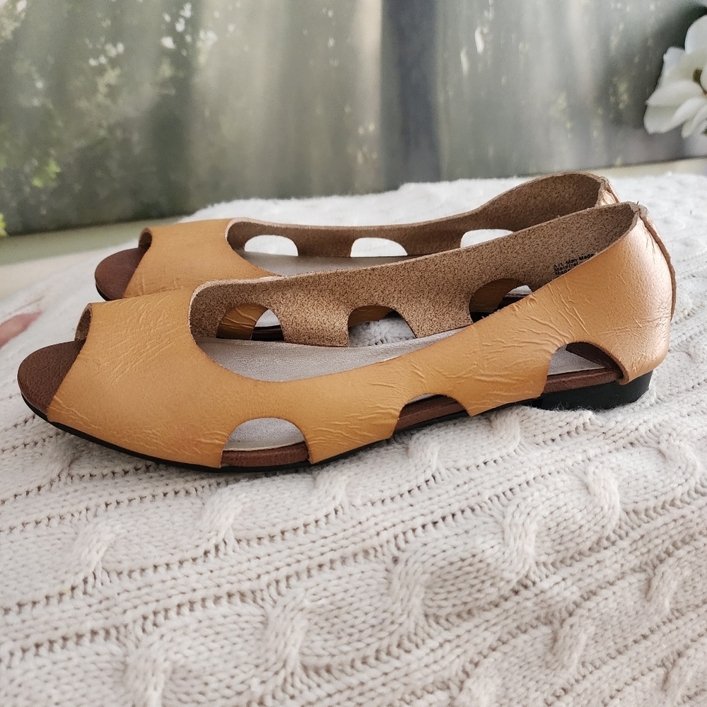 Isabel Toledo Tan Women's Flats